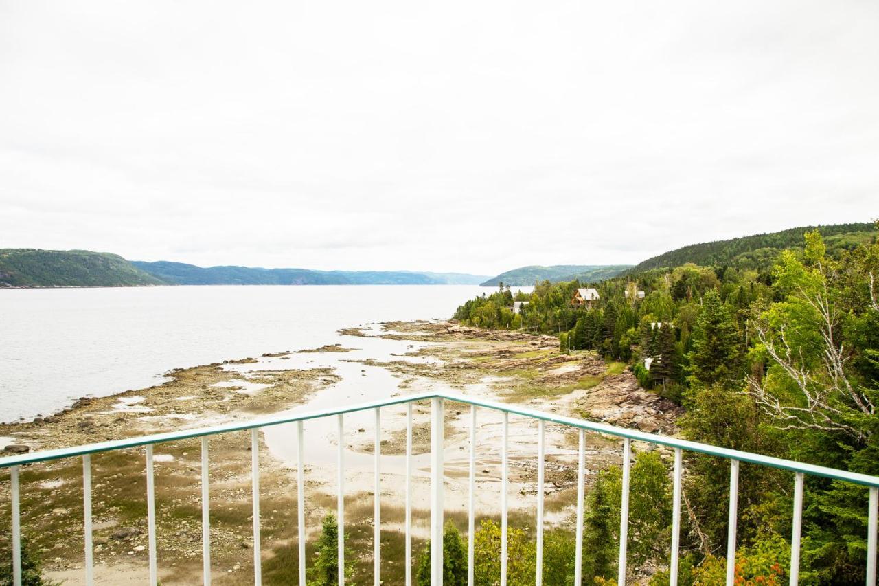 Auberge De La Riviere Saguenay La Baie Exterior foto